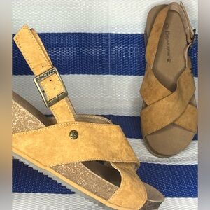✨🎉 Bearpaw Renee Carmel Tan Brown Suede Wedge Sandals Women’s Size 9 EUC